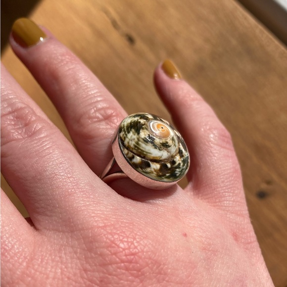 Sterling Silver Statement Shell Ring Size 5.5 - Picture 6 of 6